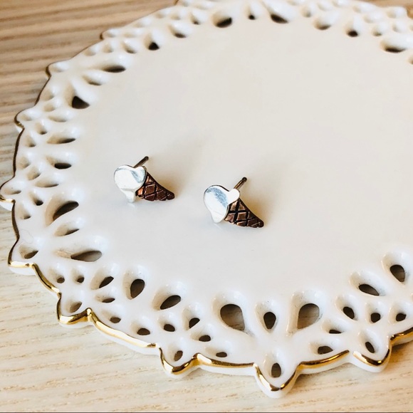 🍦EARRINGS // Dainty Mini Ice Cream Cones - Picture 6 of 7